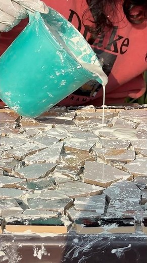 Old plastic table makeover|| old table makeover||table transformation#diy #craft #shorts #trending