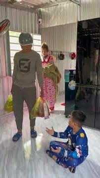 Kubo waits for his parents to come home from the market like #kayhuynh94 #tuncuibap #entertainmen...