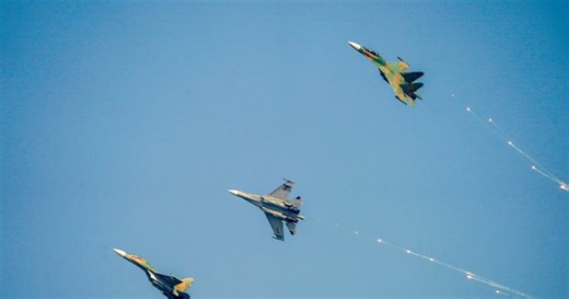 Những hình ảnh diễu binh, diễu hành ấn tượng nhất tại đại lễ 30/4