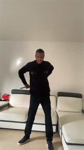 Si tu n’as pas confiance en toi, laisse tomber le maniement du nunchaku, tu dois être inébranlable dans ton mental pour faire le maniement du nunchaku. #artsmartiaux #nunchakufreestyle #kungfu | Jié Li Mi Jrmix