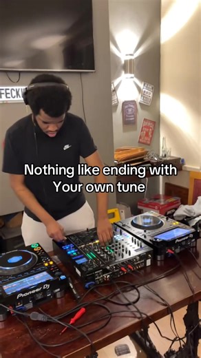 Few drunk bods in the back #housemusic #producer #djs #ravers #rave