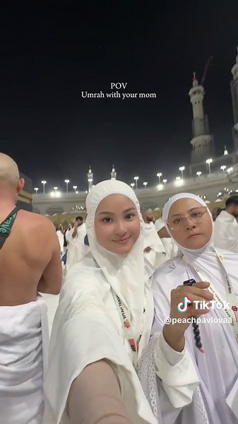Umrah Journey with Mother: A Heartwarming Travel Experience