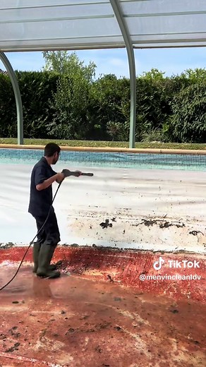 Nettoyage d’un tour et liner de piscine ! #pourtoii #fyp #maisonetservices #piscine #nettoyagepiscine #pisciniste @@dtlinespiscinesetspa