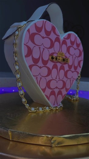 As soon as I saw this coach purse, I just knew I had to recreate it in cake form! 💕 This was also my first gravity defying cake! 🤩 SN: I think I have a thing for making purse cakes now 🤔 #batterandblossomcakery #cakedecorating #explorepage #buttercream #glamcupcakes #cupcakes #cakedesign #dallascakes #planocakes #littleelmtx #littleelmcakes #prospercakes #mckinneycakes #aubreycakes #frisco #dallas #planotx #cake #buttercreamcake #cakeclass #birthdaycakes #heartcake #dfwcakes #dallas #frisco #