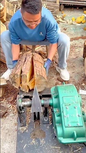 Powerful Wood-Splitting Machine for Fast and Efficient Log Processing