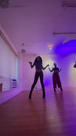 Her name is Alexis #CapCut #heels #dance #dancer #fyp