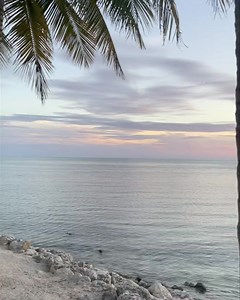 Sunsets are better at Isla Bella ✨ Especially when you’re dining oceanfront at our luxury resort 🌊 Now is the perfect time to escape with us in the Florida Keys 🌴 islabellabeachresort.com | Isla Bella Beach Resort