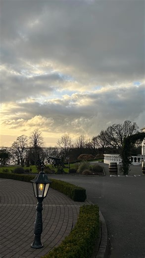 To our last bride and groom of 2026, James and Áine ❤️ @aine_o_reillyx @james__smith14 Congrats to you both on your wedding day in the beautiful setting of @croverhouse ❤️ A simple vintage style vanilla sponge ❤️ Thanks to all the wedding couples who asked us to be part of your special day throughout the year and look forward to lots more for 2026 ❤️ #wedding #newyearscelebration #getintouch #vintagecakes #infashion #celebrationcake | Annie Crowe