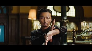 Cheung Tin Chi (Max Zhang) will nach seiner Niederlage gegen IP Man (Donnie Yen) ein einfaches Leben mit seinem Sohn führen. Doch die Vergangenheit lässt nicht so schnell los... ☠ Erlebt das Spin-Off der gefeierten IP Man-Saga JETZT DIGITAL: https://amzn.to/2EmqxTm https://geo.itunes.apple.com/de/movie/master-z-the-ip-man-legacy/id1462626114?mt=6&at=1000lvyA&ct=masterz | IP MAN Deutschland