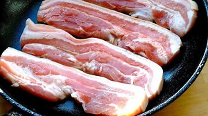 What's The Difference Between Cured And Uncured Bacon? - The Takeout