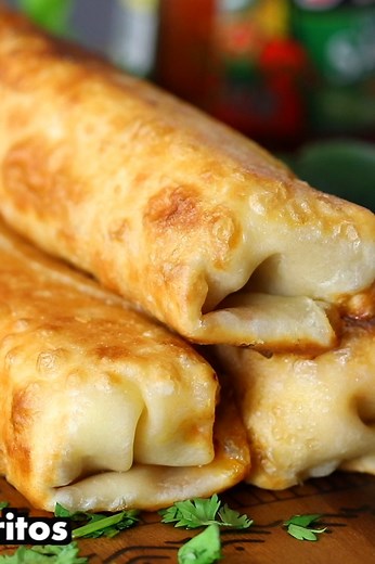 Are you looking for a quick and easy breakfast that’s also delicious? This Crispy Breakfast Burrito recipe is full of flavor and super convenient for busy mornings. RECIPE- https://simplyhomecooked.com/breakfast-burrito-recipe/ | Simply Home Cooked