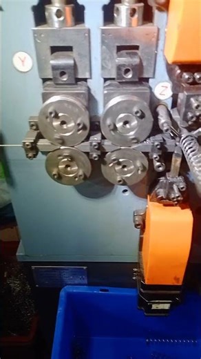 Coiling Compression Spring on Big coiling machine #springplatform #machine #technology