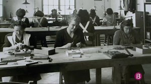 10K views · 151 reactions | L'obertura de Majorica  va suposar un alliberament per a la dona manacorina. Va permetre que moltes poguessin treballar fora de casa i deixar així de dependre del seu marit, pare o germà. Ja #ALaCartaIB3 'Majorica, la perla sense enfilar' de #ZoomIB3 https://bit.ly/37Oq8qv | IB3 | Facebook