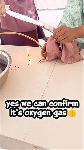 Glowing splint test for oxygen gas..