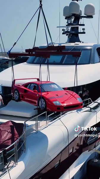 Lifting the F40 on the helipad of a megayacht!🏎️ #monaco #f1 #grandprix #f40 #ferrari #yacht #montecarlo #formula1 #ferrarif40 📸 Tom Claren