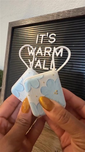 Dawn Marie • Amazon Finds • Viral Products on Instagram: "Comment “WARM” below or click my bio link! 🫶🏽 Get warm in 2 seconds!!! These small and compact hand warmers come in a set of 2 and are perfect to take with you on walks, sitting at home, the office, traveling, running, they are so versatile! Goes up to 125.6°F! And so many different designs to choose from! 🙌🏽💕 #staywarm #amazonfinds #handwarmers hand warmers, heated gloves, heated gear, stay warm, winter gear, winter essentials, cold