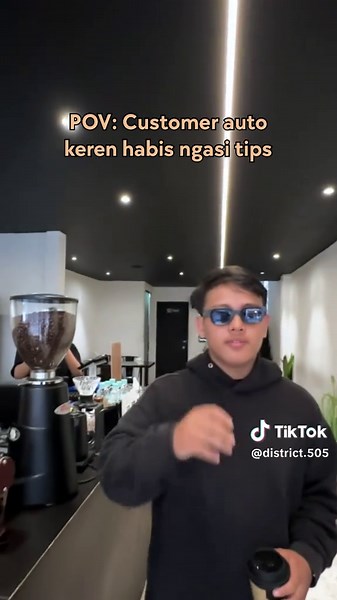 TUTORIAL JADI ORANG KEREN DI COFFEESHOP‼️👆🏻 #district505 #kopipontianak #pontianakinformasi #kopiindonesia #maindiponti #pontianakfood #pontianakviral #pontianak #baristalife #baristadaily #pontianakcoffeeshop #memestiktok