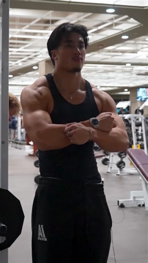 Simba on Instagram: "Mic’d Up Gym Vlog ! SweatPants from @inertiactive @dfyne.official code”SIMBA” #gym #workout #fitness #lifestyle #gymmotivation"