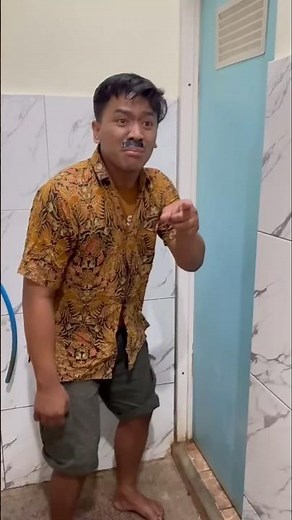 Cat Poops in Toilet #shorts