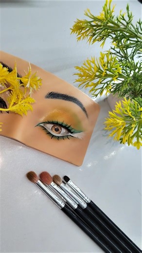 MANGO 🥭 Eye makeup look 😍#kashni_makeovers #tutorial#mango#viralmakeup#shorts#fyp