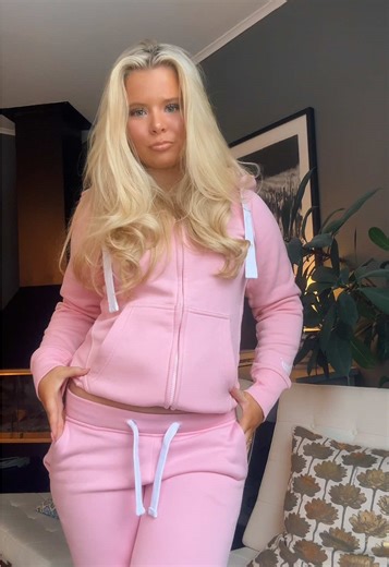 BELLSYY25 = 25% för rabatt på @russemerch.no tills 23de februari 💌💓 Jag har storlek XS och är 154cm💓