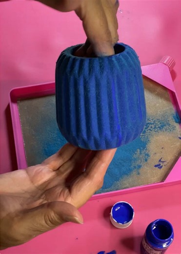 My Peeps…Plaid Crafts has a new flocking system called Velvet Crush and today I will show y’all how easy it is to use and how pretty the end result is. #plaidcrafts #plaidcreators @Plaid Crafts Folk Art Velvet Crush comes in a variety of colors. If you would like to get some check Plaidonline.com and use my discount code: PEEP15 for 15% off of your purchase!