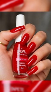 Um marrom intenso bem poderoso para unhas perfeitas, um vinho elegante e um vermelho tapete de cinema. Três tons que deixam qualquer look com cara de noite inesquecível. Do escritório ao encontro, é aquele combo de unhas que entrega confiança, charme e zero discrição. | Unhas Decoradas
