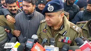 IGP Kashmir VK Birdi Visited Drug De addiction Centere Baramulla took stock of Facilities being provided to People who are currently going through rehabilitation process later on Speaking to media He said we are on Toes to Curb drug abuse in Kashmir and we are successfully Uprooting it from society | RNN - News Update