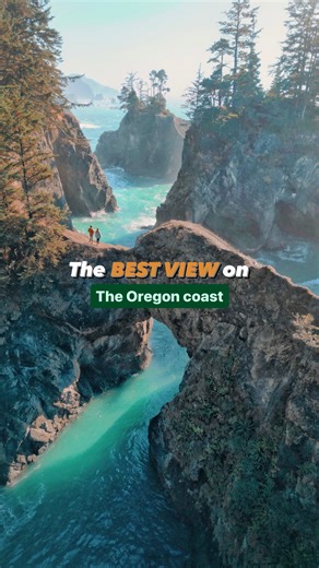 Save this post for your next road trip up the Oregon Coast ⬇️ You DO NOT want to miss out on the Natural Bridges 🫶🏼 Located in Curry County Oregon they are a total must stop destination if you’re in the area or driving the PCH 📸 This spot is located right off of Highway 101 just north of downtown Brookings and just south of Gold Beach 🗺️ It’s all a part of the Samuel H. Boardman State Scenic Corridor 😍 There’s a very short and easy walk from the parking lot to the most popular viewpoint… ⚠️