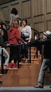 LA CARRERA DEL LIBERTINO, EN ENSAYO 🎭 Con entradas agotadas para todas sus funciones, mañana 18 de julio llega La Carrera del Libertino al Teatro Colón después de su puesta de 2001, y de la mano del mismo responsable: Alfredo Arias. La ópera de Stravinsky, que de algún modo inaugura el posmodernismo musical, contará con la dirección musical de Charles Dutoit al frente de la Orquesta Estable del Teatro Colón y el Coro Estable, dirigido por Miguel Martínez. Interpretarán los roles principales Ben