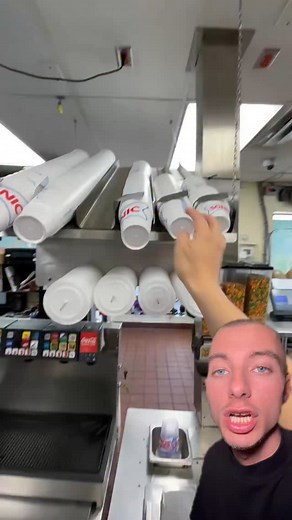 Chez Sonic, un employé crée le pire sirop jamais créé ! #sonic #boisson #milshake #sirop #react #viral #histoire | Romain Gautier