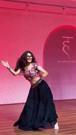 Dhol Baja Re ✨😍💃🏻💃🏻 #dance #profesionaldancer #dancecover #dancerlife #dancevideo #trending