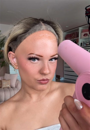 I WENT TO PROM AT 25 YEAR OLD 😭🥂🤪 Thank you @Lulus for having me at PROM!!! #promhair #prom #prommakeup #promdress #alopecia