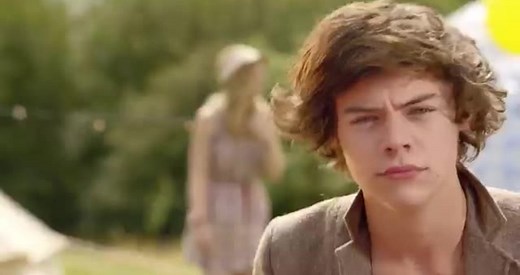 One Direction - Live While We're Young (Official 4K Video)