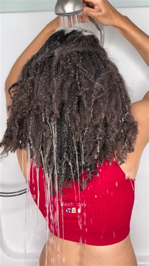 Katherine Clark on Instagram: "Wash day ASMR🦻🏻"