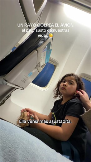 El vuelo aterrador: un rayo golpea el avión