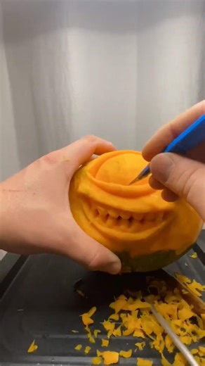 Mike WAZOWSKI! #monstersinc #disneyart #monstersuni #carversoftiktok #disneycarving #mikewazowski