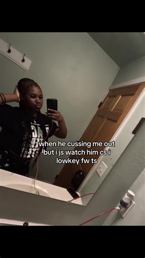 random (@somebipolarvirgoat)’s video of when he does this