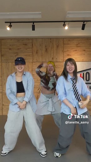 エンドレスポーズドッキリ‼️さすがの反応だったので音声ありで（笑） #らねっと #ドッキリ @Yuka【らねっと】 @Azuki【らねっと】 @Ayumi【らねっと】 @HOOPDANCESTUDIO