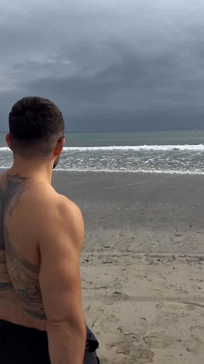 12K views · 3.8K reactions | Perfect place for my morning session ️ #japan #hase #yuigahama #beach #yoga #stretching #mobility #flexibility #beau #travelling #fitboy | Avag Fitness | Facebook