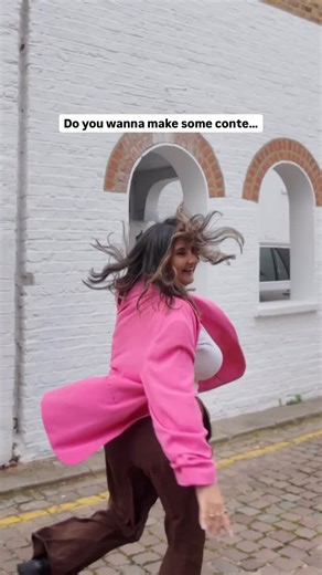 Jess Bruno 🏁 Content Strategist on Instagram: "👋Welcome to the side of the internet where business owners are having SO MUCH FUN creating content this December. Content could be the funnest (and most profitable) side of your business, but you’re out here treating content like your tax bill 🫠 I reckon it’s because bet you’ve been using a burnout-led content strategy instead of a boundary-led one. If you; You wake up and think about what to post. You write something. You panic. You copy-paste i