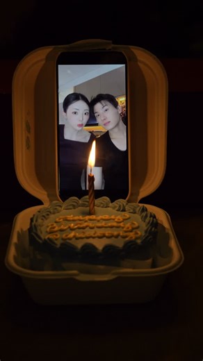 히또몬｜커플모델⋆결혼준비⋆꿀팁⋆공감 on Instagram: "생일/기념일에 꼭 찍어야 하는 릴스 (초급편) 🎂 #커플꿀팁 #커플계정 #커플잠금화면 #커플배경화면 #커플릴스추천 #커플사진추천 #커플일상기록 #커플밈 #커플기록 #커플영상 #커플릴스 #커플릴스챌린지 #커플릴스타그램 #남자친구케이크 #남자친구생일 #여자친구이벤트 #커플샷 #연말기념"