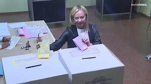 L'Italia che svolta a destra