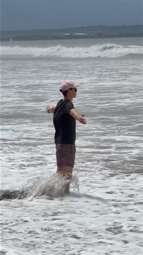 Oleg Torbosov on Instagram: "Неделя на Бали за две минуты. Улетел с Бали. Спасибо острову за эти классные десять дней. Точно ещё вернусь. Но не знаю, скоро ли. Дубай мне пока ближе по вайбу. Может ещё не преисполнился просто. В полёте до Сингапура смонтировал короткое видео с разными моментами из этого путешествия. Приятного просмотра."