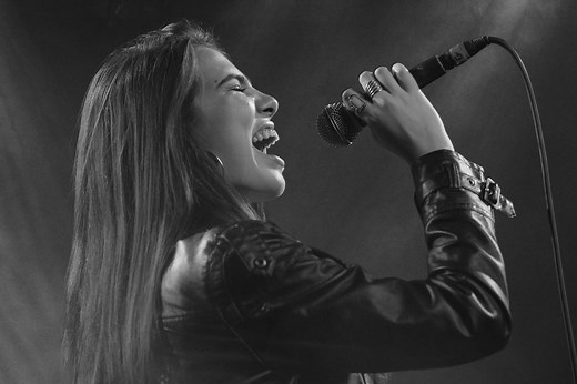 9 Best Vocal Warm-Ups for Singers | School of Rock