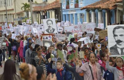 Toda Cuba se volcó a celebrar el aniversario 173 del natalicio de José Martí ( Fotos)