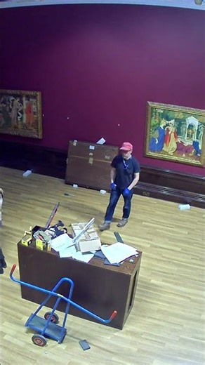 Timelapse of Pre-Raphaelite gallery