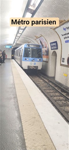 métro line 8, direction Créteil, #short #métro #vidéo