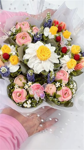 Spring bouquet 💐 #buttercreamflower #buttercreamflowers #buttercreamart #sweetcupcake #spring