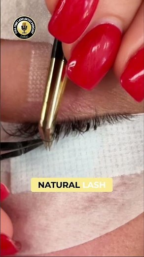 Lash Extension Removal: Easy Steps! ✨👁️